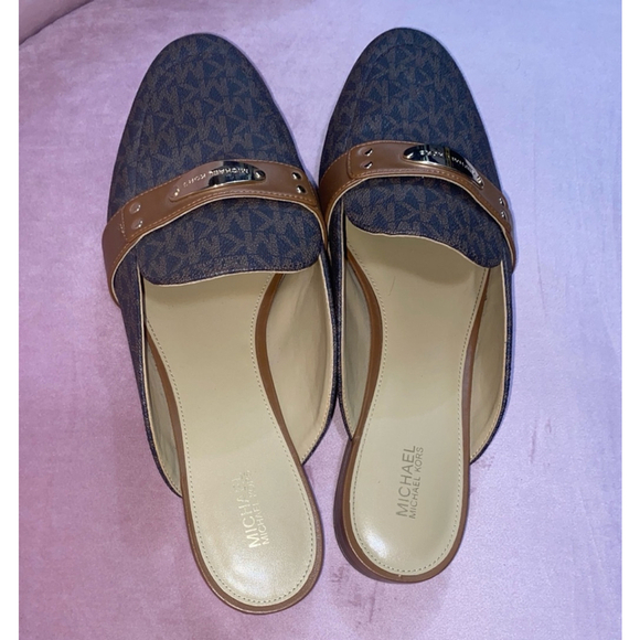 Solid Michael Kors PV22B Women’s PreLoved Size 10M Logo Plate Mule - Picture 8 of 9